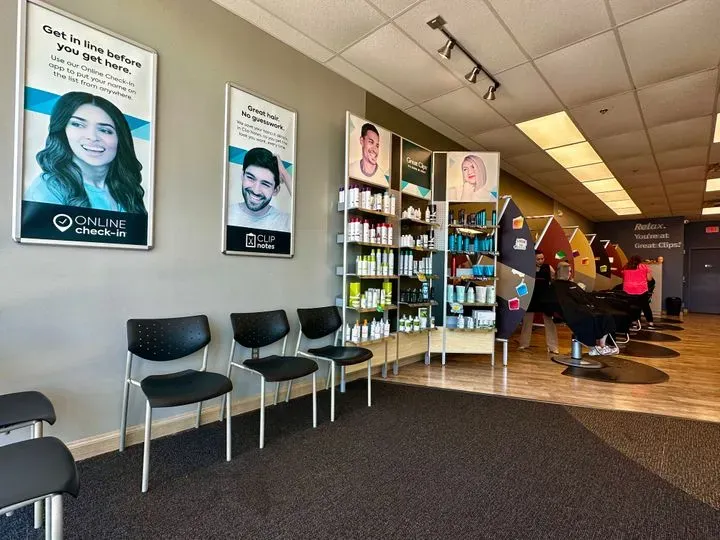 https://cdn.salonspotlight.com/photos/7cyFNyWw5iMSgv9HLQz0/57c65a33-3cb3-4d29-80fa-e78223490213_720x720