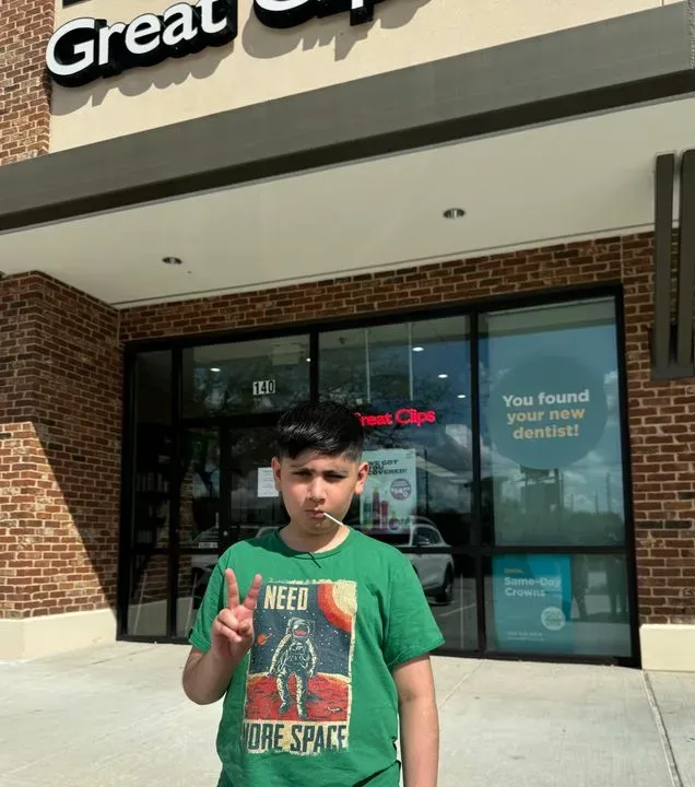 https://cdn.salonspotlight.com/photos/7cyFNyWw5iMSgv9HLQz0/7ff3309e-73e8-4862-a92b-2f4c9c6c36db_720x720