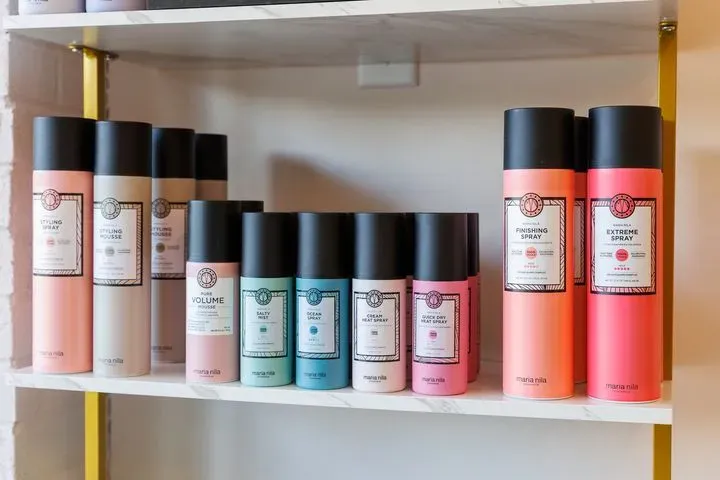 https://cdn.salonspotlight.com/photos/7danxGbHYt7RnQP8eui3/33c3ab70-c6e3-4a24-b67a-e7ce7afe62d7_720x720