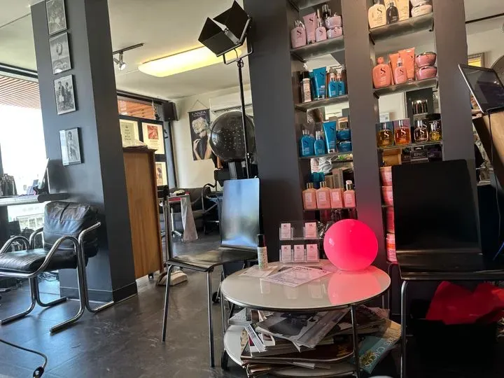 https://cdn.salonspotlight.com/photos/7ec3FFirwmdzwCHXgutr/400b1315-beaf-41de-ac05-4e1e35538ff7_720x720