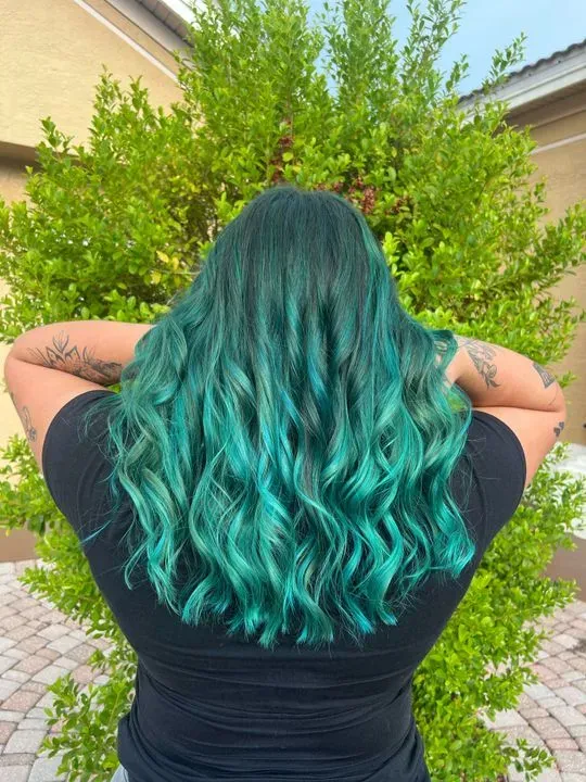 https://cdn.salonspotlight.com/photos/7j8RMqEkUsWcj8RUZQQ8/57252657-2817-4144-81eb-f72e0bdf70f4_720x720