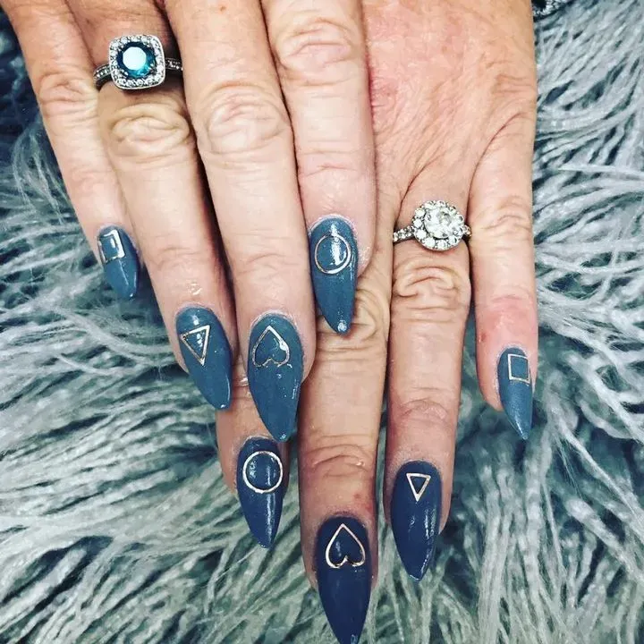 https://cdn.salonspotlight.com/photos/7j8RMqEkUsWcj8RUZQQ8/65cf5184-426d-47c0-8d17-1b08bef0edfd_720x720