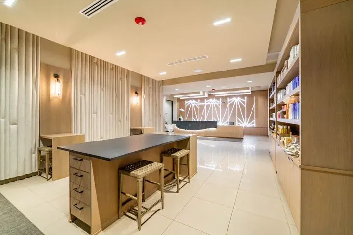 https://cdn.salonspotlight.com/photos/7jyaumFAitoK5wXqoluB/b82889a3-b41e-45d7-9fd0-88c72bfc8356_720x720