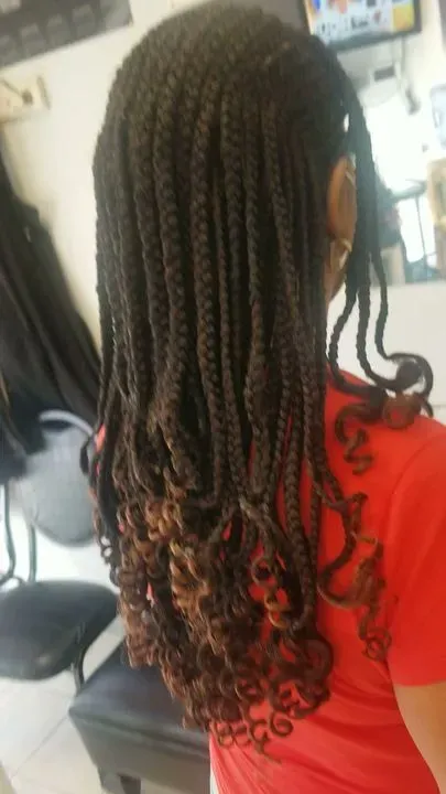 https://cdn.salonspotlight.com/photos/7mZkCUGg0dBRYwGah3QG/3f2d42d0-783b-40ba-9ab1-d1c249b4594f_720x720