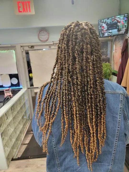 https://cdn.salonspotlight.com/photos/7mZkCUGg0dBRYwGah3QG/f760938b-d7df-4e02-852b-ba69e1cf2ac8_720x720