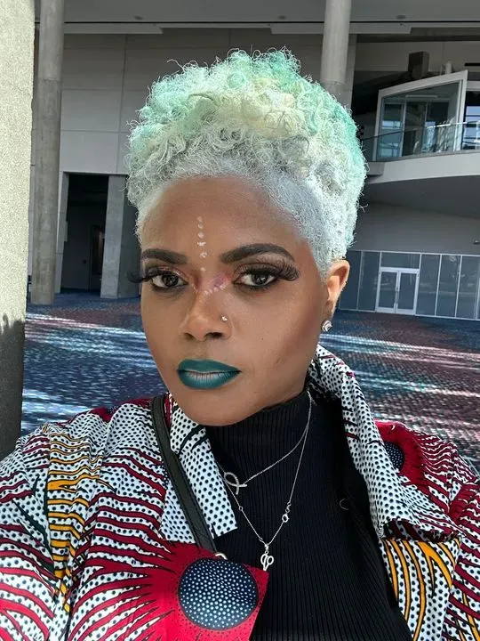 https://cdn.salonspotlight.com/photos/7mbyGP3i4OmhEUixUtdM/2be701f4-176d-474d-92c1-cd0ccd0c71de_720x720