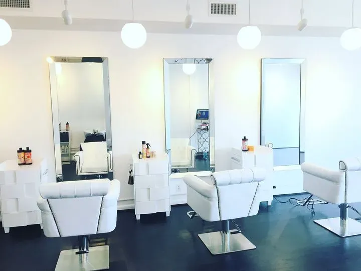 https://cdn.salonspotlight.com/photos/7mwIcJ1lb2VcGJKdgeXs/a4dde58d-2393-4508-af89-0e056ea1ae1c_720x720