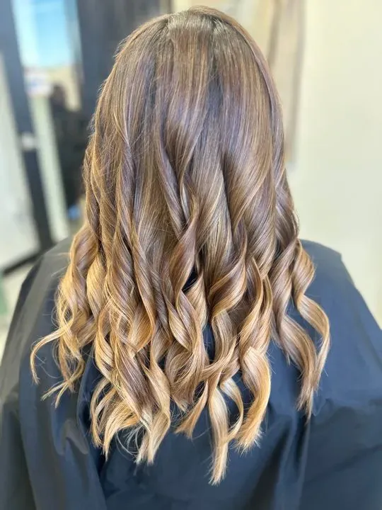 https://cdn.salonspotlight.com/photos/7oNDlYMvyU2jSh5pznDB/69b7ada6-4b75-4092-a371-503cee084c13_720x720