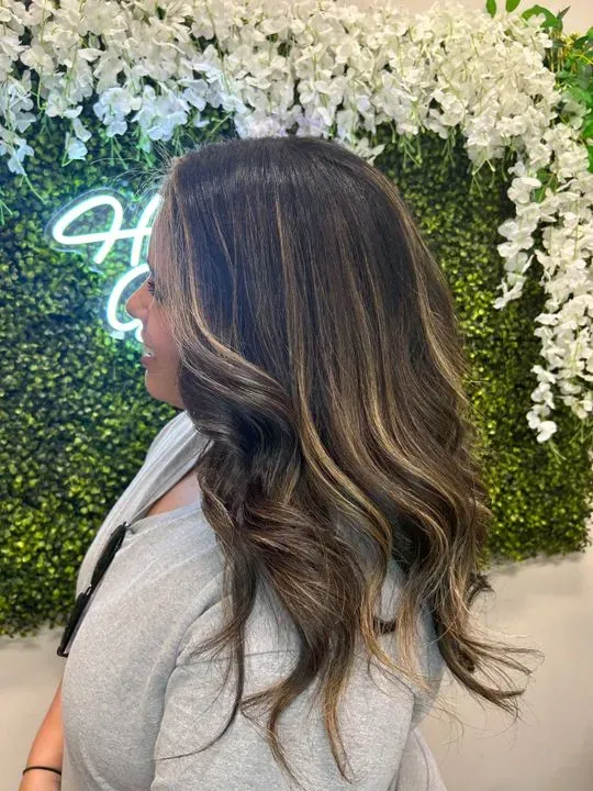 https://cdn.salonspotlight.com/photos/7oNDlYMvyU2jSh5pznDB/d48b1a0d-5007-4076-9143-0c781f46bd0e_720x720