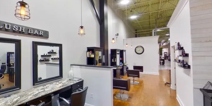 https://cdn.salonspotlight.com/photos/7pV3Hz3I0YDzc67UuNRA/6965896a-823e-4c22-8fe4-568e0e13dbfe_720x720