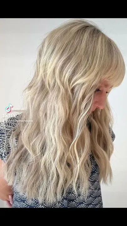 https://cdn.salonspotlight.com/photos/7qcSYgTFFIuN5ELT5fxb/868db5f5-129c-427c-a153-aaa78f30c034_720x720