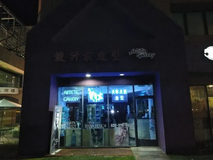 https://cdn.salonspotlight.com/photos/7rjDtzcHwMH5MA2OrOE0/109f5949-f4d5-4c8b-89b1-a0c13ecbbeae_720x720