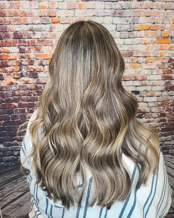 https://cdn.salonspotlight.com/photos/7sNy06RqD2Z0yb7zOj1O/1537437d-accc-4bb1-82e4-61eee11619ad_720x720
