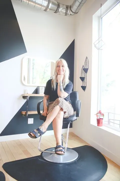 https://cdn.salonspotlight.com/photos/7t4wYbHYcupDB4QFkMVb/092849fe-ae53-40d4-b9ab-1fca24967a2b_720x720