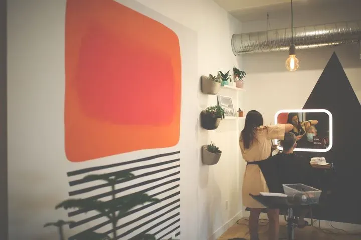 https://cdn.salonspotlight.com/photos/7t4wYbHYcupDB4QFkMVb/554c77bc-1d3d-4392-a815-6e938066f160_720x720