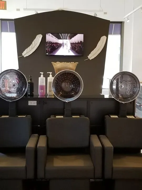 https://cdn.salonspotlight.com/photos/7tVWuiIdGgLYxiZPDaIm/2c0c0b12-2f38-4aed-9cb4-27caa433add9_720x720