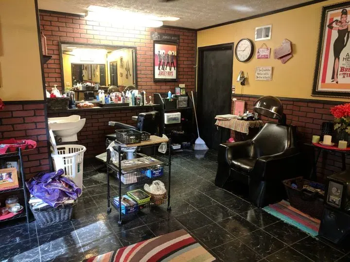 https://cdn.salonspotlight.com/photos/7uLqKV3PTg0SjhkIcj9l/730e9c26-1a40-4e28-bc4e-2590ab443250_720x720