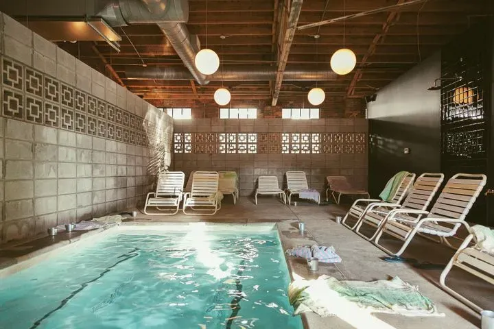 https://cdn.salonspotlight.com/photos/7xgx3tlsLNcy6eTaRmKT/4b549dd2-5875-4fb3-ae57-6f112a20e17d_720x720