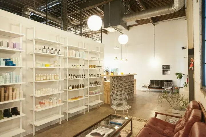 https://cdn.salonspotlight.com/photos/7xgx3tlsLNcy6eTaRmKT/52ddbc67-95c7-4724-8764-539517d82fba_720x720