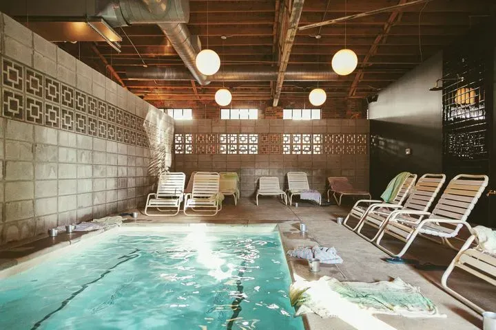 https://cdn.salonspotlight.com/photos/7xgx3tlsLNcy6eTaRmKT/5b458d1f-1edf-4866-87a1-be366422d780_720x720