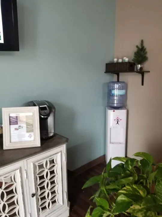 https://cdn.salonspotlight.com/photos/7yDSu4qGtjTkgfzSiTun/30ef8784-1732-4fe7-8c20-b7128667904d_720x720