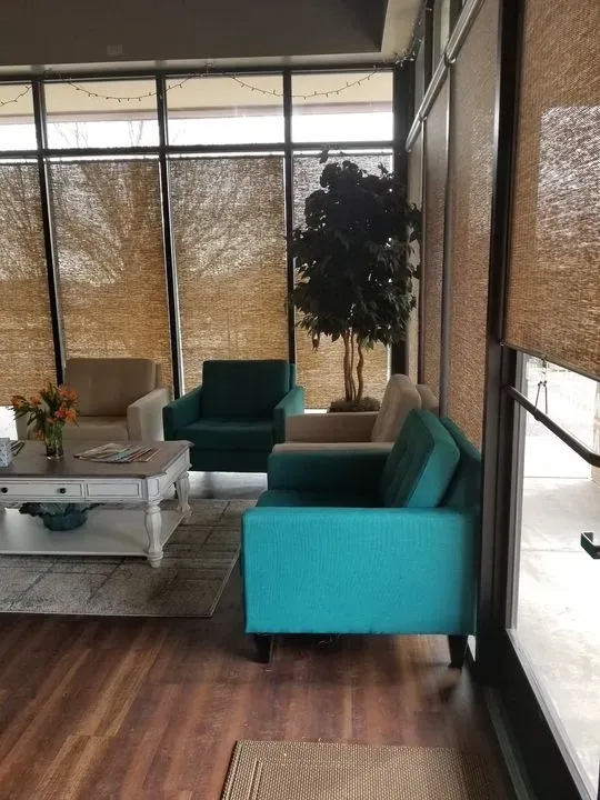https://cdn.salonspotlight.com/photos/7yDSu4qGtjTkgfzSiTun/7cfdce1c-4c74-4c4e-8ee3-76b3e92a503a_720x720
