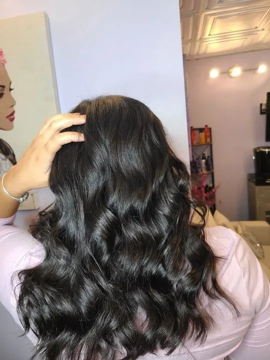 https://cdn.salonspotlight.com/photos/7yGZWCHoyNOari7OqW08/ccba206d-8e24-46cf-960f-350b8f73e0d9_720x720