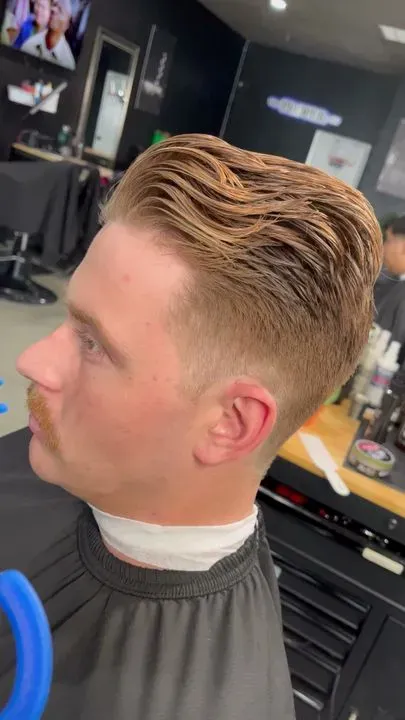https://cdn.salonspotlight.com/photos/7z4XZi9YXKY80iHKUe8r/0c057e52-76f5-492f-b008-84003f278d2d_720x720