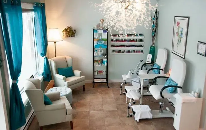 https://cdn.salonspotlight.com/photos/7zgEa3bxOvbRnRBBRHhx/0aeb9c3f-7c10-4576-bd4e-d55ed43c1f11_720x720