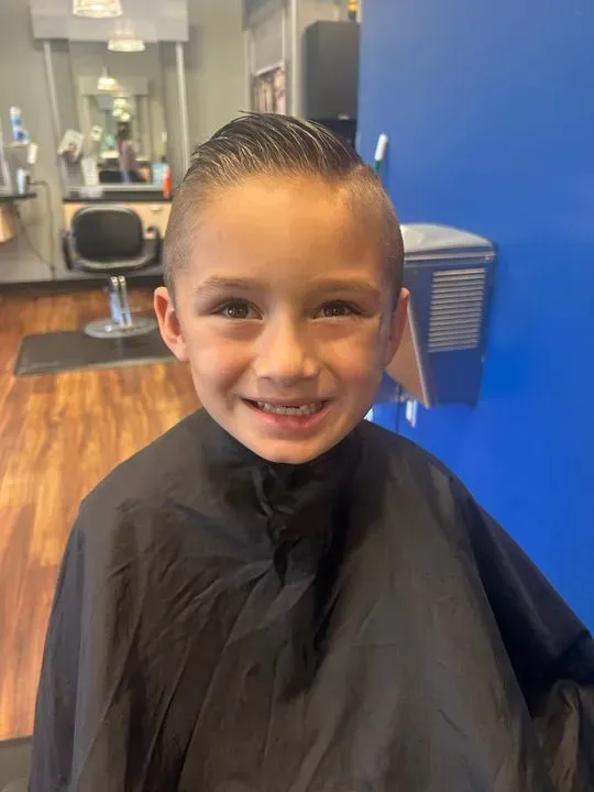 https://cdn.salonspotlight.com/photos/80iIzNJYHdmBANs6TGiR/8e098423-c4ff-4ad5-b672-c612ed38521d_720x720