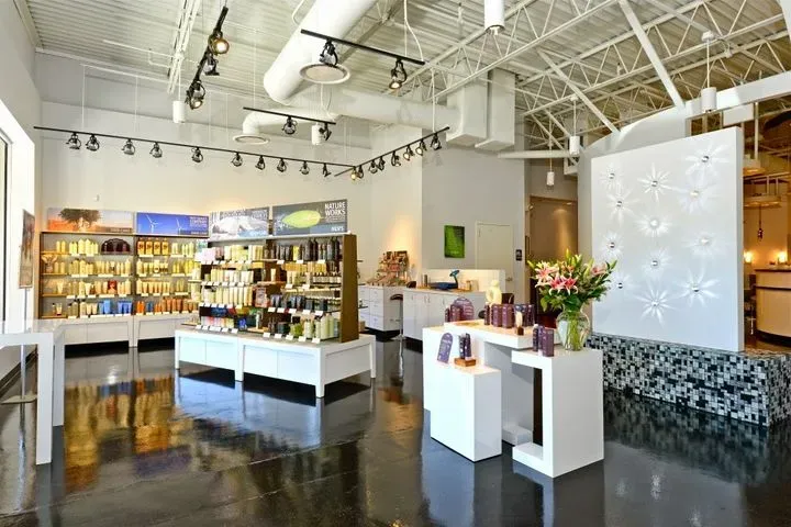 https://cdn.salonspotlight.com/photos/81CgbWydiIAA8gu1r5yc/fbe9378c-5057-47ef-981e-d6097a56e75c_720x720