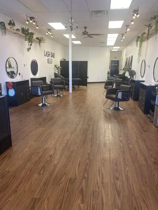 https://cdn.salonspotlight.com/photos/81XuuUno3iEfPXTxxS6c/0b98bc7b-d4d8-4a81-8703-aa8c1ae26601_720x720