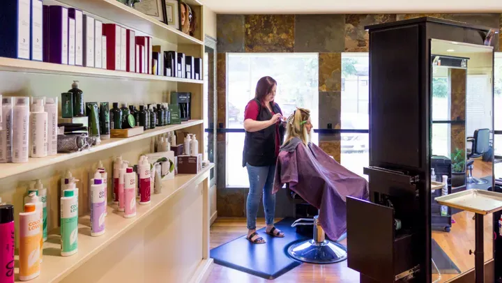 https://cdn.salonspotlight.com/photos/82GqvokR10Xq1XmrShdv/3a1df477-57c0-42d5-a323-4bb459ae8400_720x720