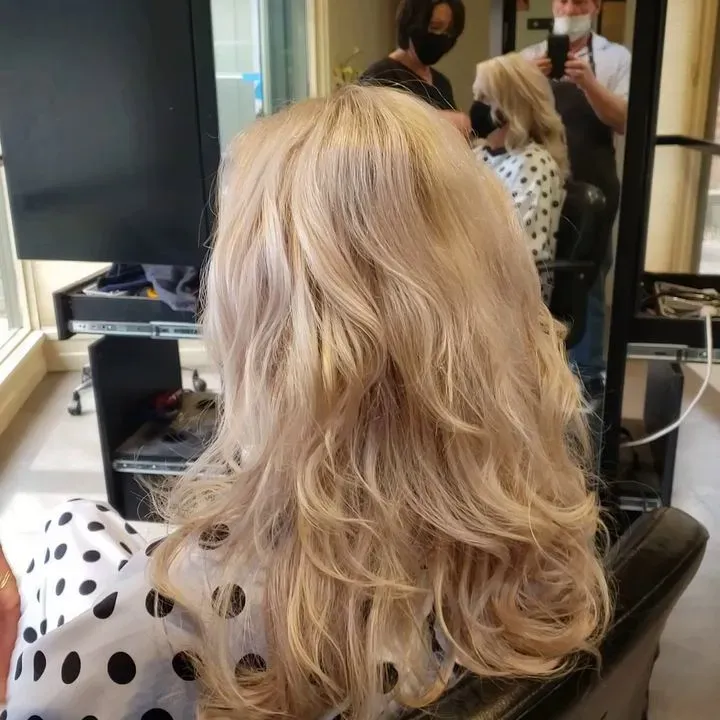 https://cdn.salonspotlight.com/photos/82GqvokR10Xq1XmrShdv/49efb6f4-1d93-42d0-a592-832c76aded97_720x720