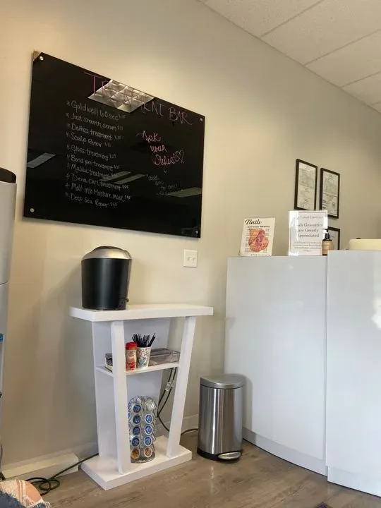 https://cdn.salonspotlight.com/photos/84WA73glHzqv8rOHvlNw/0cfa5144-6c9f-4e08-9a8b-4e881e8e818c_720x720