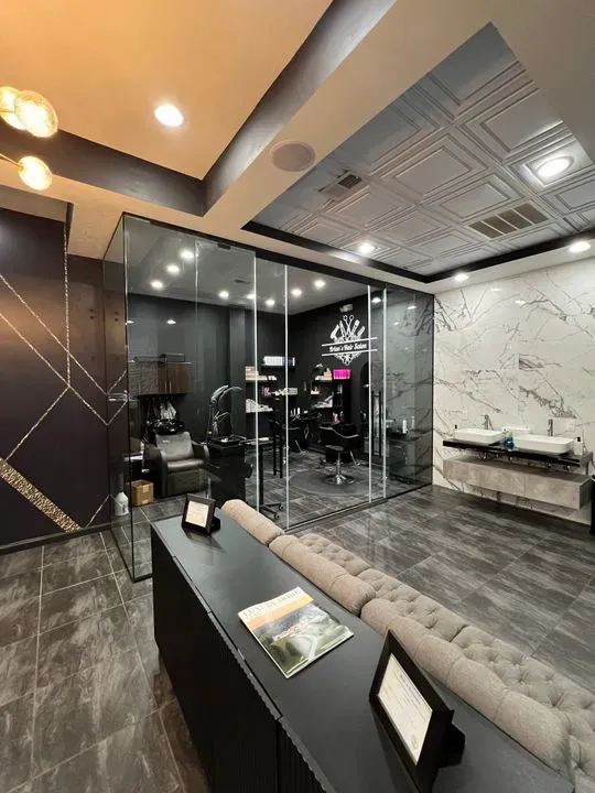 https://cdn.salonspotlight.com/photos/861agqCe7oq8lZr0zu4l/06de8844-7bc5-436d-b04f-6036b0914f67_720x720