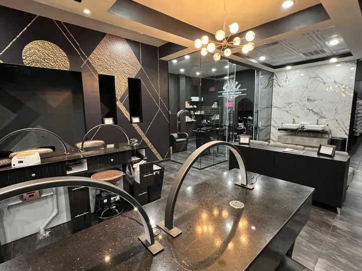 https://cdn.salonspotlight.com/photos/861agqCe7oq8lZr0zu4l/adc90846-378e-4f21-a0ad-4c2ae411c3a6_720x720
