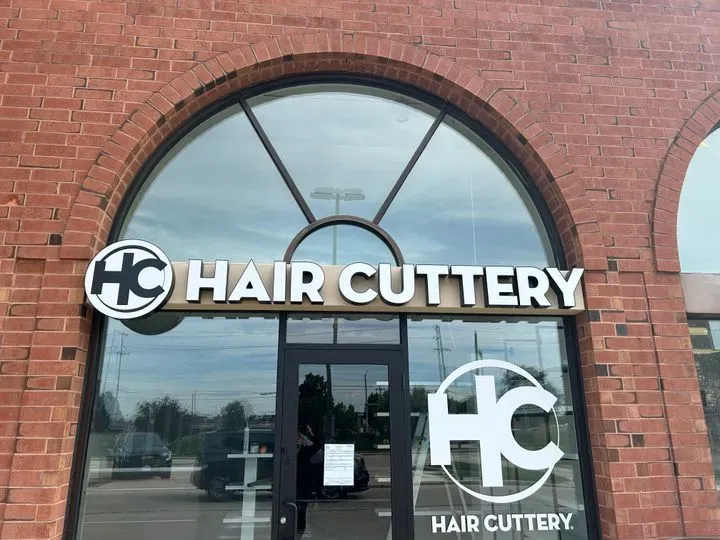 https://cdn.salonspotlight.com/photos/87dnZOsi4ke7vKWVNWSi/81ca8425-a235-4fb0-b74f-dfcb27d2382c_720x720