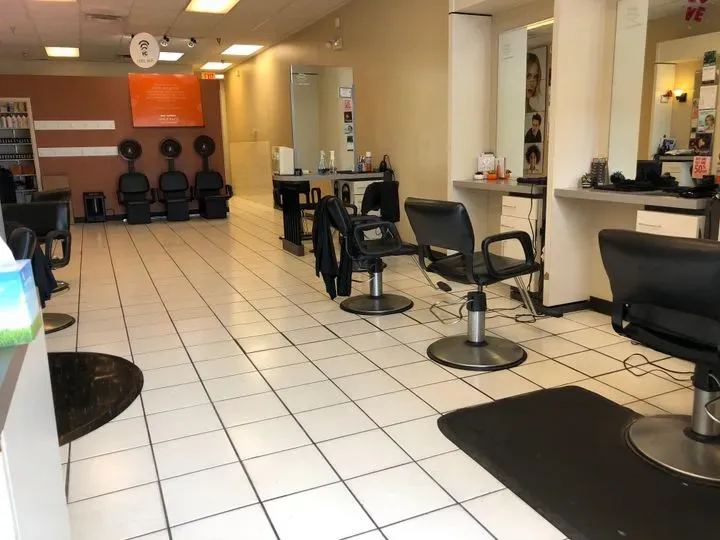 https://cdn.salonspotlight.com/photos/87dnZOsi4ke7vKWVNWSi/94514afd-607e-42f2-bf01-21cae52fd646_720x720