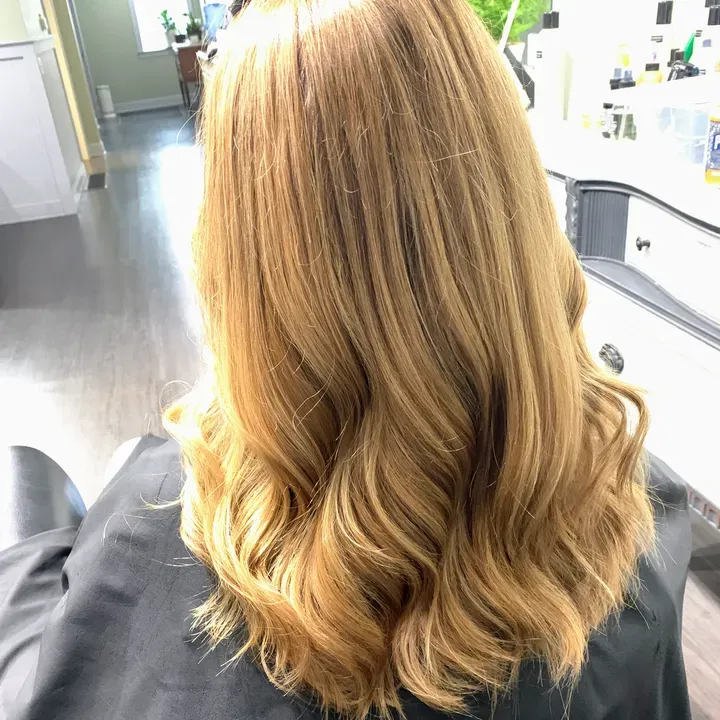https://cdn.salonspotlight.com/photos/89phiY9nJcQW4Ovv04jU/280f5438-2cd0-46b9-827d-b8a60b57e4b5_720x720