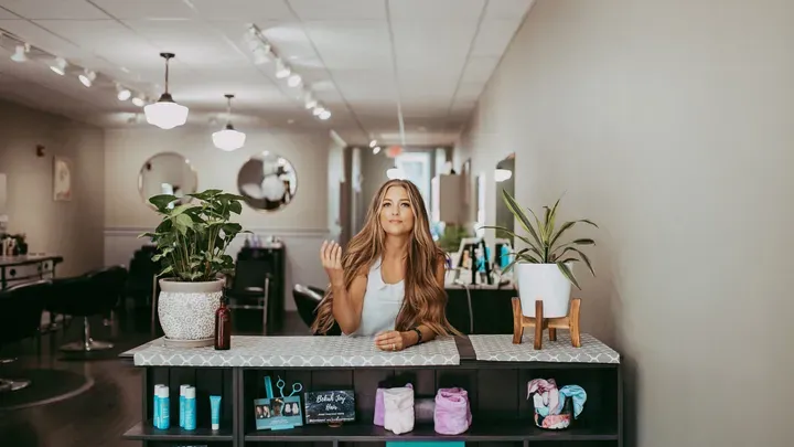 https://cdn.salonspotlight.com/photos/89phiY9nJcQW4Ovv04jU/bddb2466-af3e-482c-b9da-ea5a2d847a87_720x720