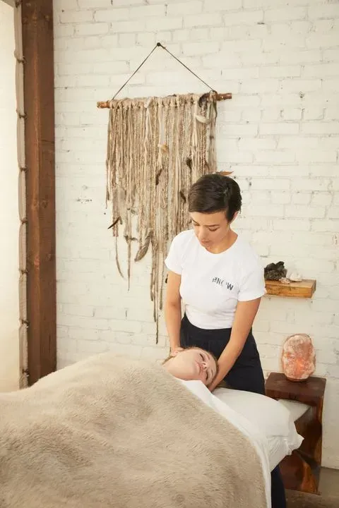 https://cdn.salonspotlight.com/photos/8AQnQDF0xQj0wKbClFLC/c2ffc85b-3a81-4ec5-ab53-b7e21d722d10_720x720
