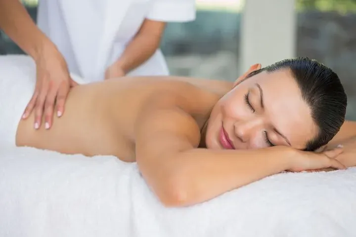 https://cdn.salonspotlight.com/photos/8Bkd0afLEHcv23gxeyQw/4825bfe2-28f0-406b-9011-dfe2f8189bc6_720x720