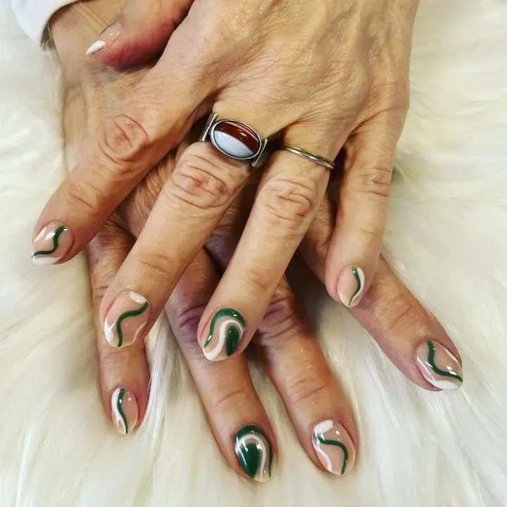 https://cdn.salonspotlight.com/photos/8BsL7Je3CoTtRxVSCkl3/4faf3b5e-3f24-4be7-85d4-ed67b1b84e1a_720x720