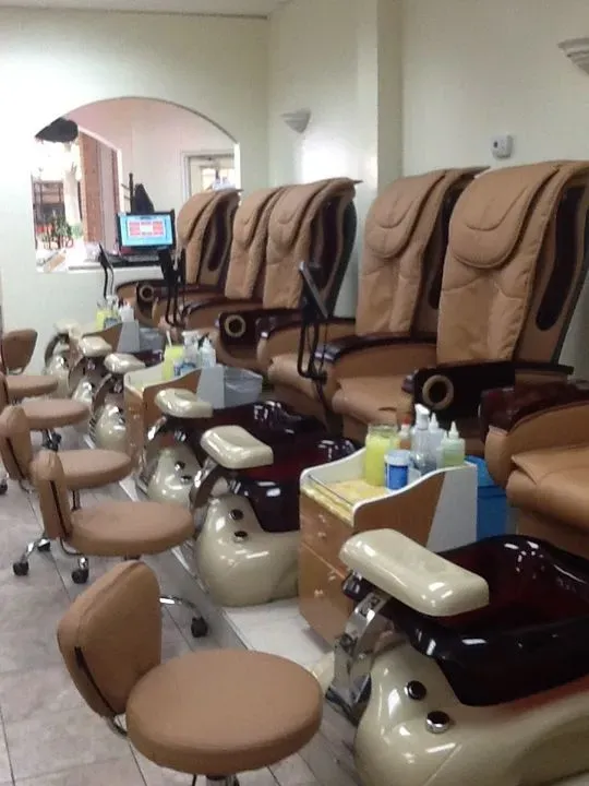 https://cdn.salonspotlight.com/photos/8BsQbMVQ5lToGTCVYupD/e6a4ff52-b9c9-4ede-b19b-1c9672f9522a_720x720