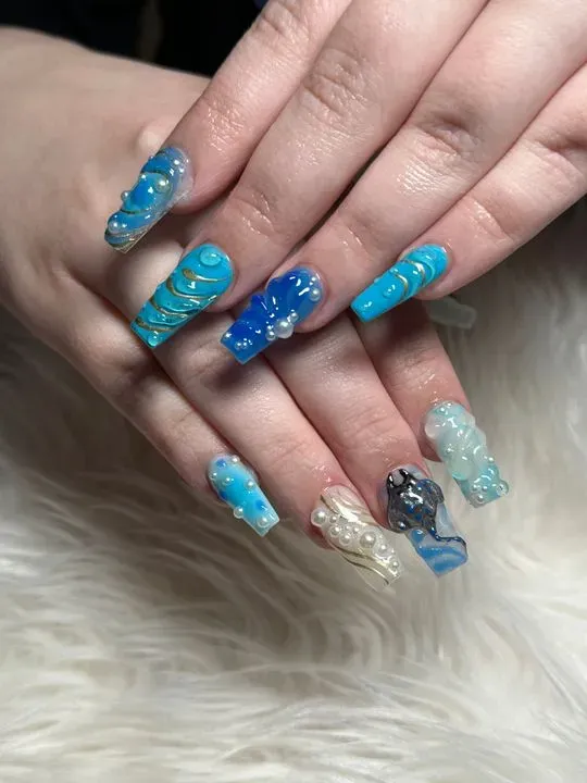 https://cdn.salonspotlight.com/photos/8EhJnRlzpxhCzXsAftmK/56307f81-f290-4d89-adb0-bac99c3d8658_720x720