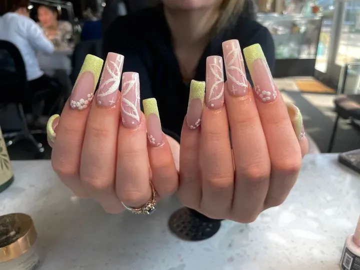 https://cdn.salonspotlight.com/photos/8EhJnRlzpxhCzXsAftmK/593eb2ef-0fd4-44cd-8553-ed93f624ceed_720x720
