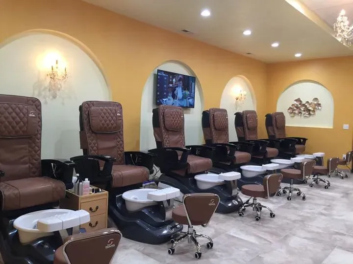 https://cdn.salonspotlight.com/photos/8GIZbmRMHhp7VdplNpxI/a1c4a556-247e-4374-8e41-3f6ba778a164_720x720