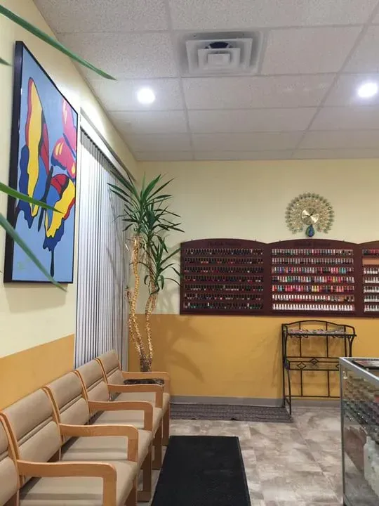 https://cdn.salonspotlight.com/photos/8GIZbmRMHhp7VdplNpxI/cc99a498-226f-4634-80e0-f7b865406301_720x720