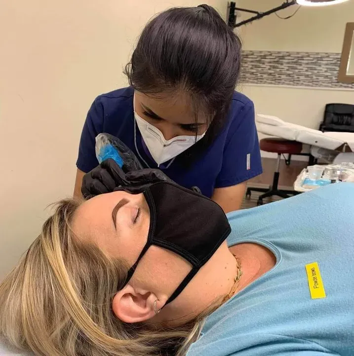 https://cdn.salonspotlight.com/photos/8H0qpGoNNxpLzbFRqQsD/fc0cb9e5-98ff-4e4c-ae0a-b7371d2e45d8_720x720